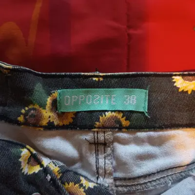 Shorts Opposite con estampado de girasoles. - miniatura 3