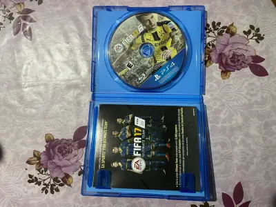 Juego FIFA 17 y 21 para PS4 en buen estado - miniatura 3