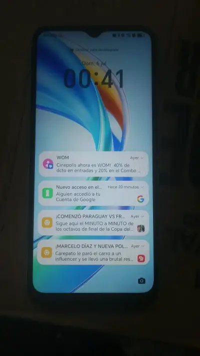 Smartphone Honor azul con triple cámara - miniatura 3