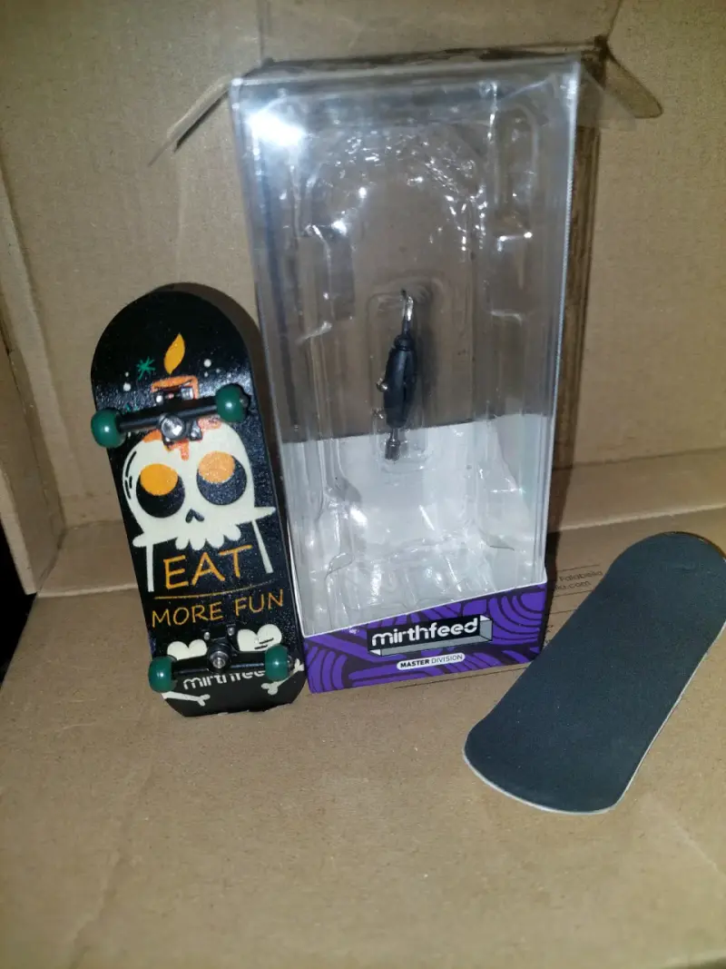 Fingerboard con diseño de calavera