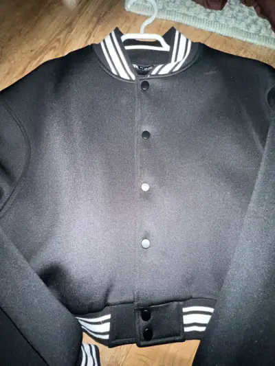Chaqueta Zara negra delgada con detalles blancos - miniatura 1