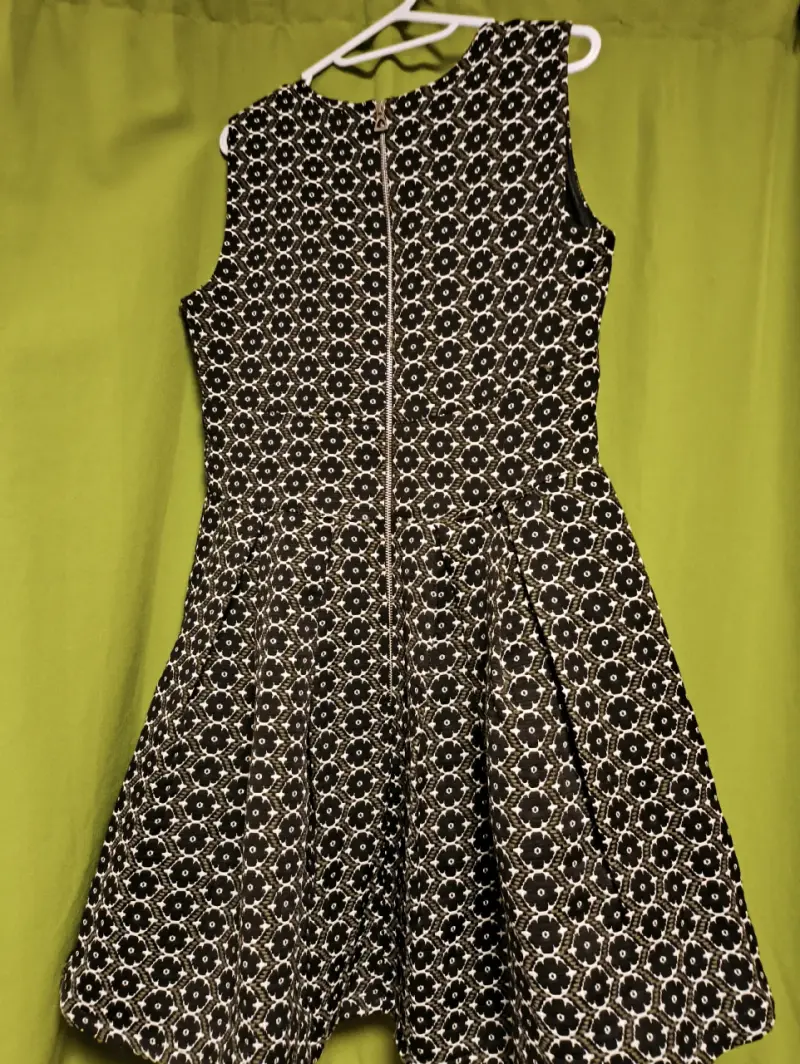 Vestido negro con estampado floral - 2