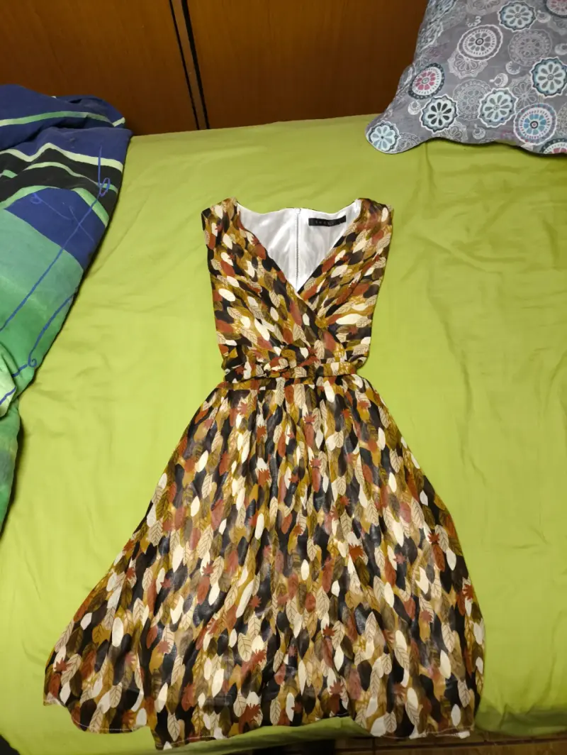 Vestido estampado de hojas otoñales - 1