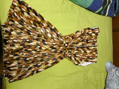 Vestido estampado de hojas otoñales - miniatura 2