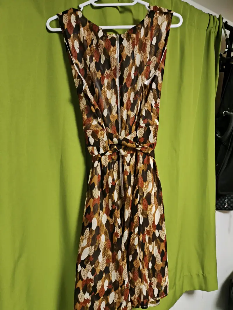 Vestido estampado de hojas otoñales - 4