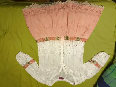 Vestido bohemio blanco y rosa con encaje - miniatura 1