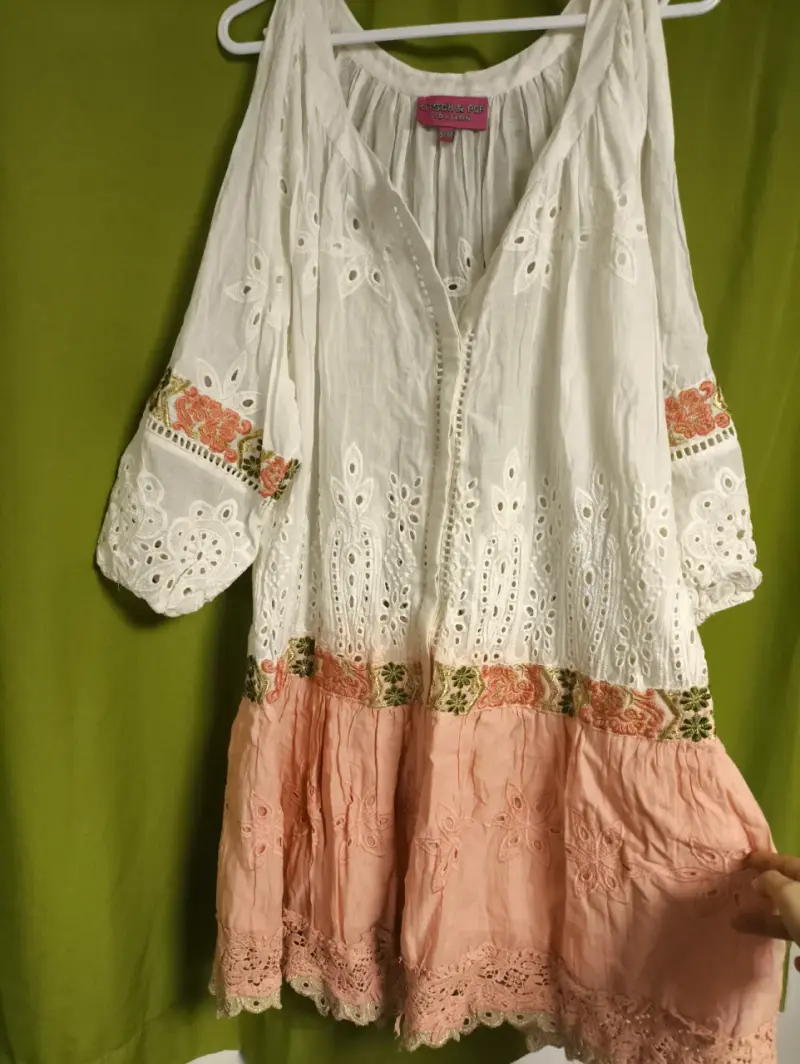 Vestido bohemio blanco y rosa con encaje - 2