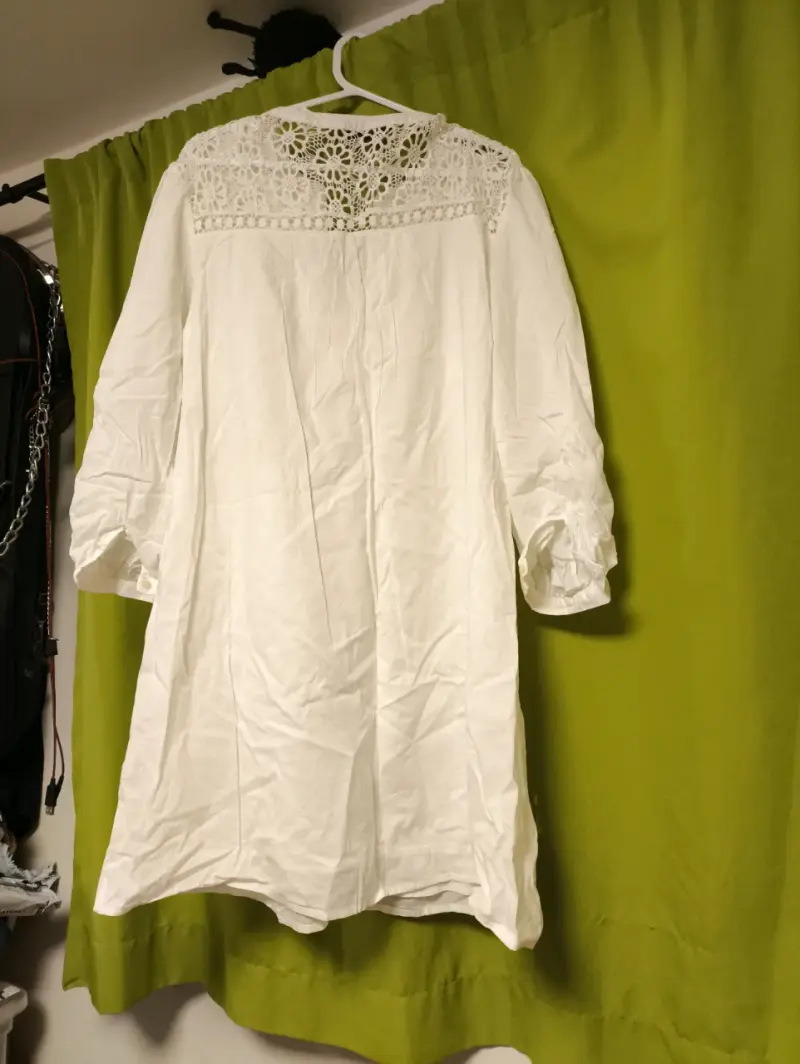 Vestido blanco con encaje floral - 1