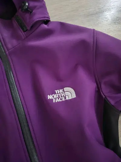 Chaqueta morada engomada mujer - miniatura 5