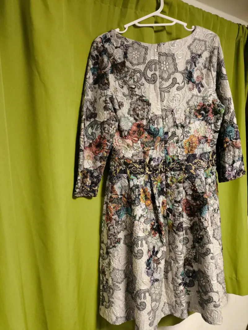 Vestido floral bordado elegante - 1