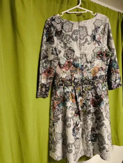 Vestido floral bordado elegante - miniatura 1