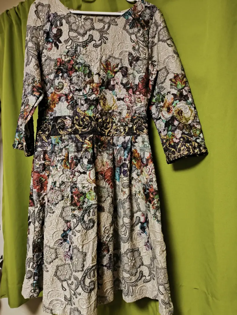 Vestido floral bordado elegante - 2