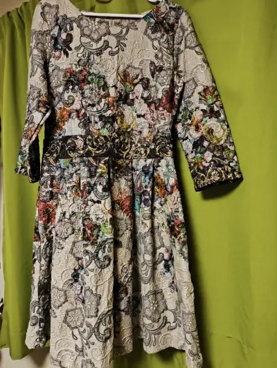 Vestido floral bordado elegante - miniatura 2
