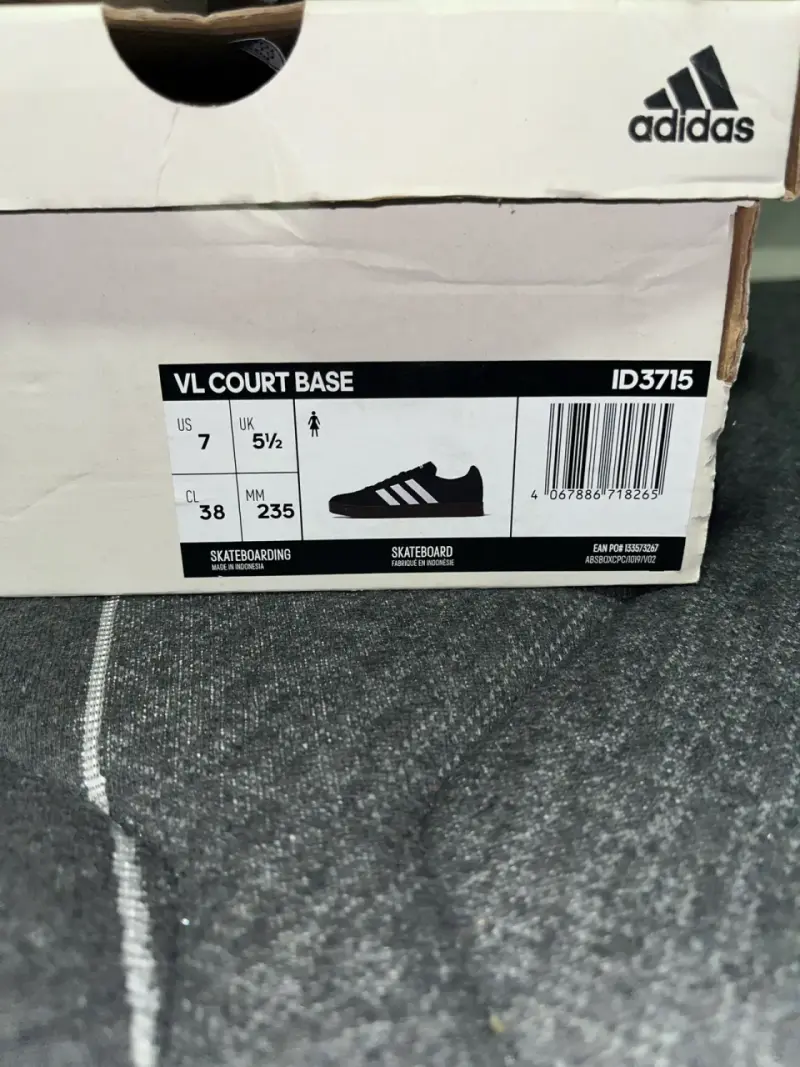 Zapatillas Adidas negras con franjas blancas - 3