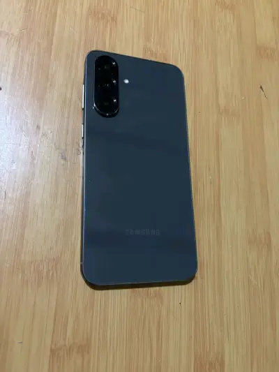 Smartphone con pantalla táctil en buen estado - miniatura 2