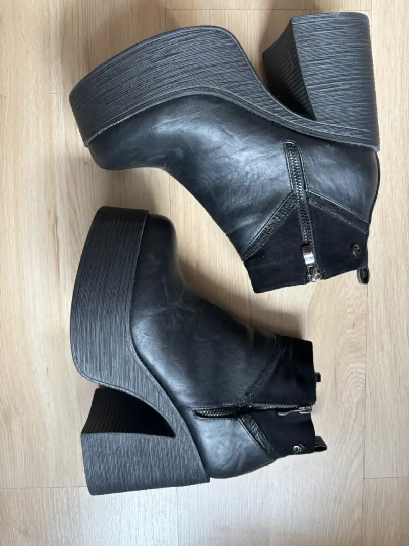 Botines negros de cuero con tacón alto - 2