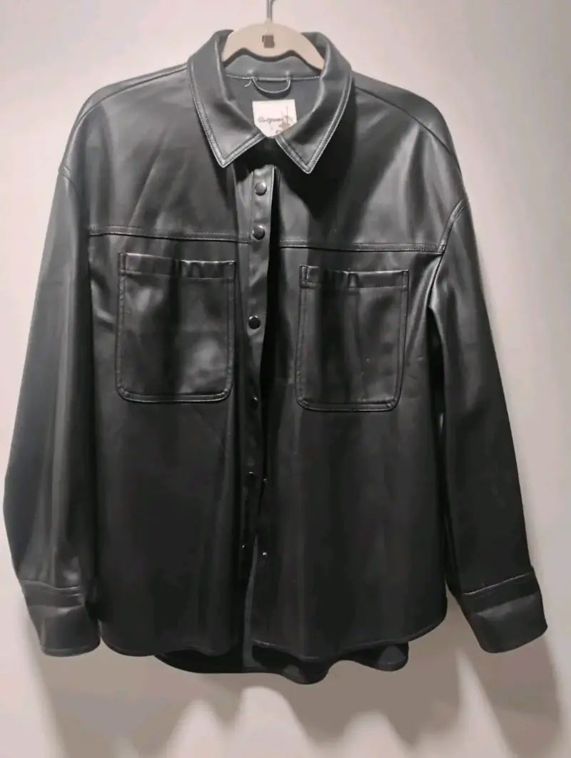 Camisa de cuero negra elegante - 1