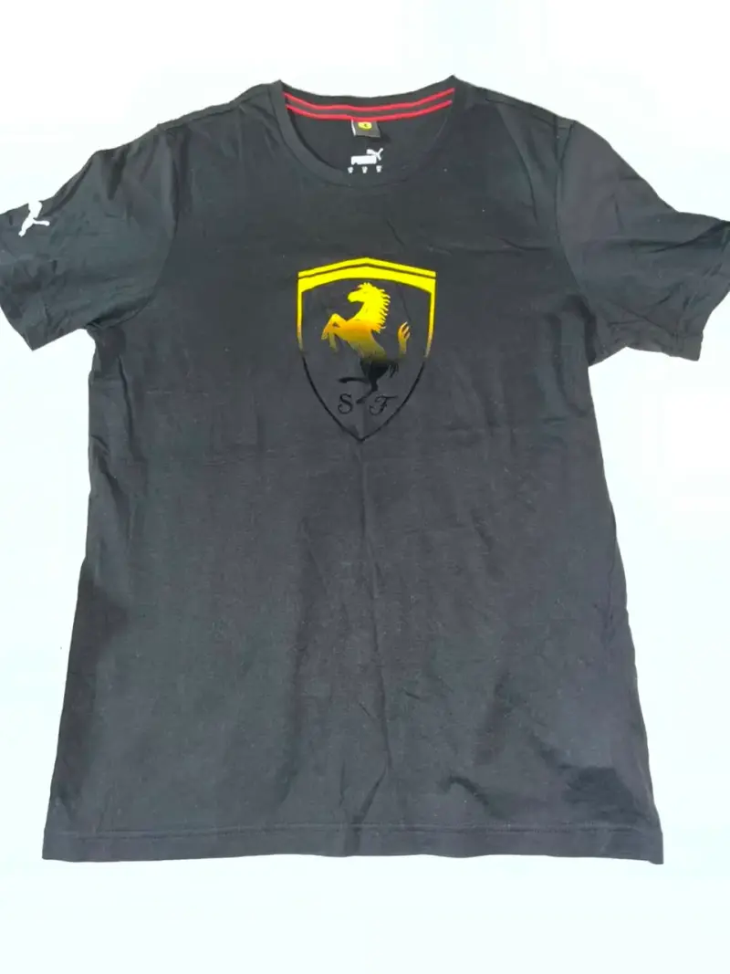 Polera negra Puma Ferrari con logo