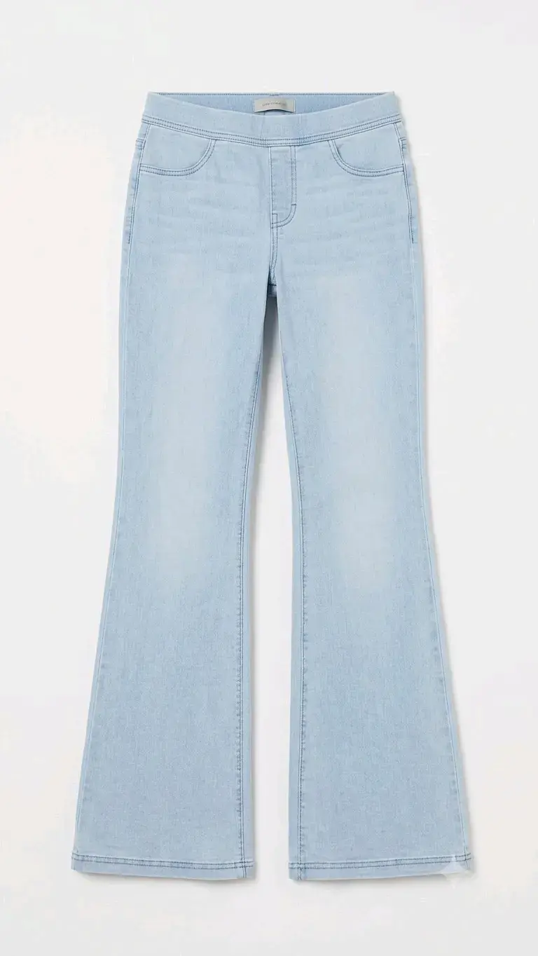 Jeans acampanados celestes de mujer