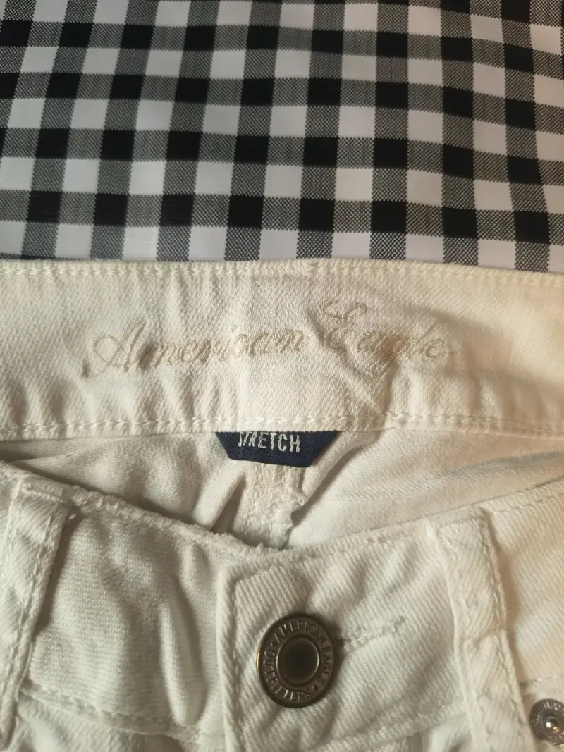 Shorts blancos American Eagle para mujer - 4
