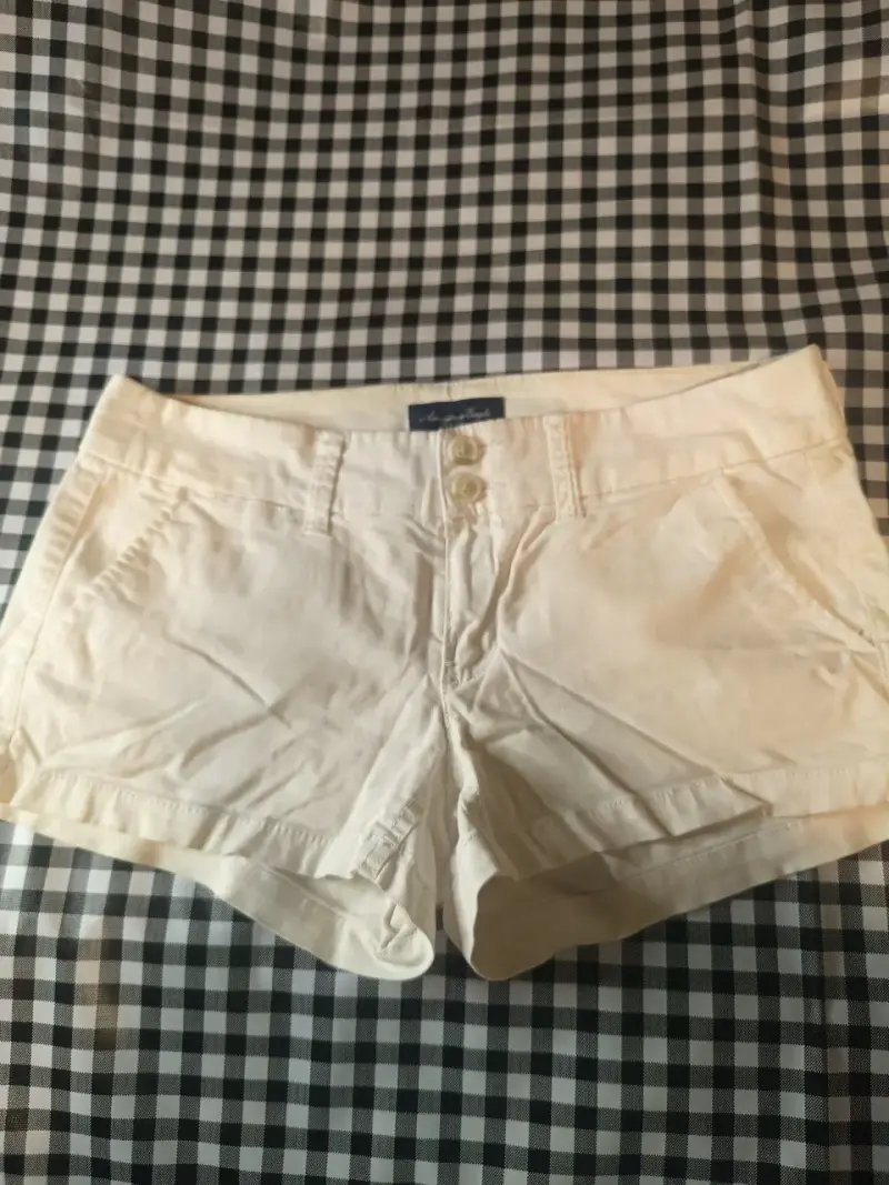 Shorts blancos de mujer American Eagle - 1
