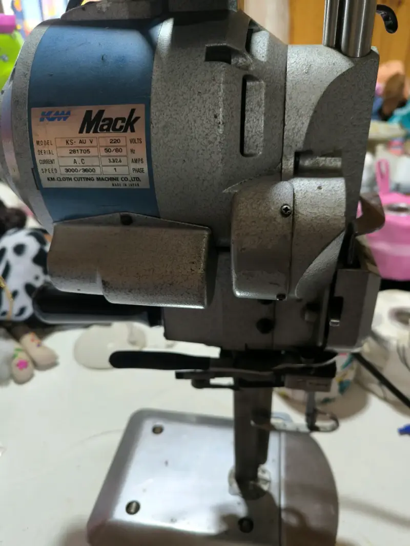 Máquina de corte industrial Mack usada 10' - 2