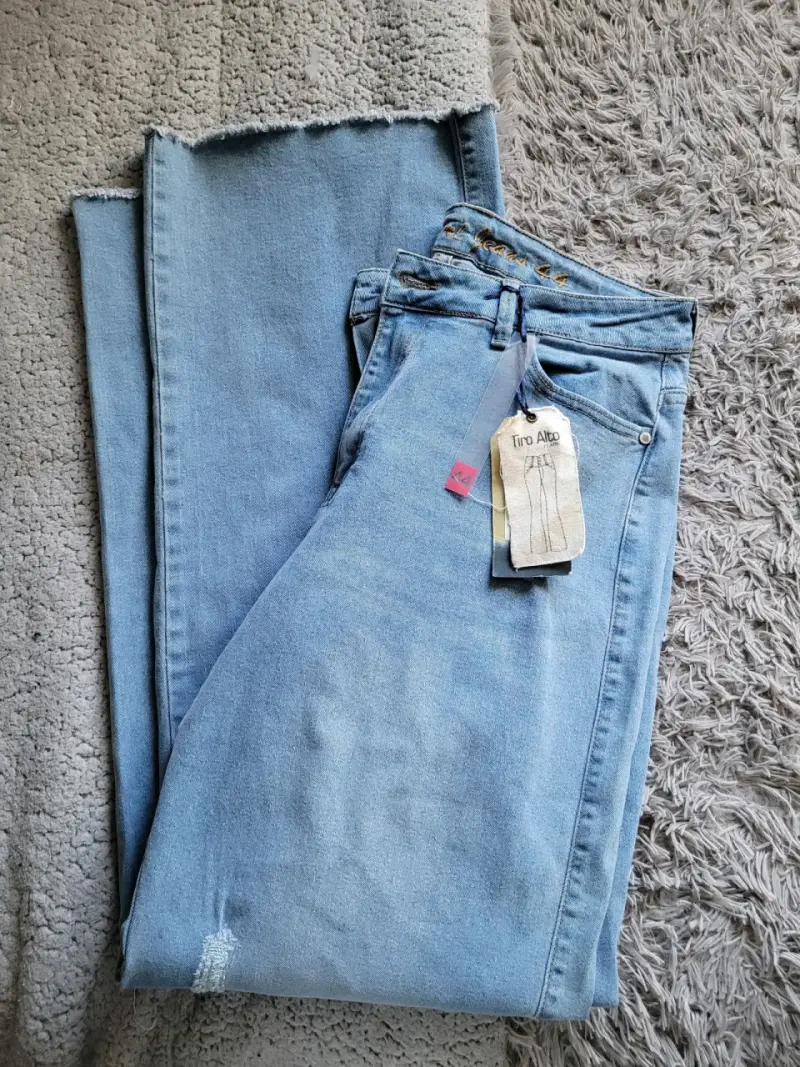 Jeans tiro alto azul claro para mujer
