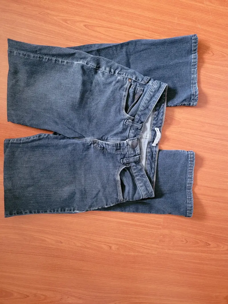 Jeans azul oscuro para hombre en buen estado