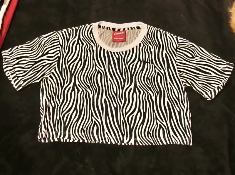 Polera estampado cebra blanco y negro