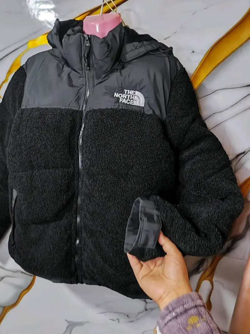 Chaqueta The North Face negra con capucha - 2