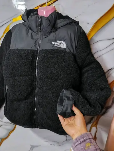 Chaqueta The North Face negra con capucha - miniatura 2