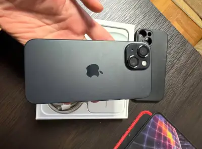 iPhone 15 256GB negro en buen estado - miniatura 1
