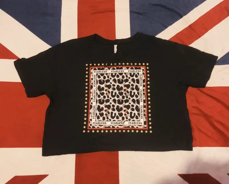 Polera negra estampada Fearless - 1