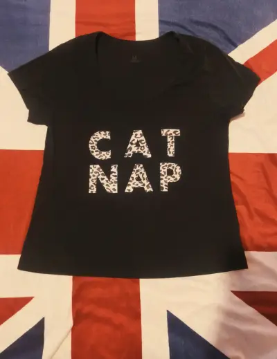 Polera negra con estampado - miniatura 1