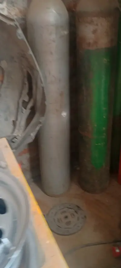 Cilindros de gas industriales usados - miniatura 1