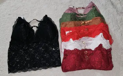 Conjunto de bralettes de encaje multicolor - miniatura 1