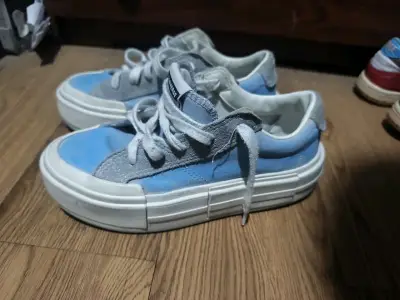 Zapatillas Converse azules y grises - miniatura 1
