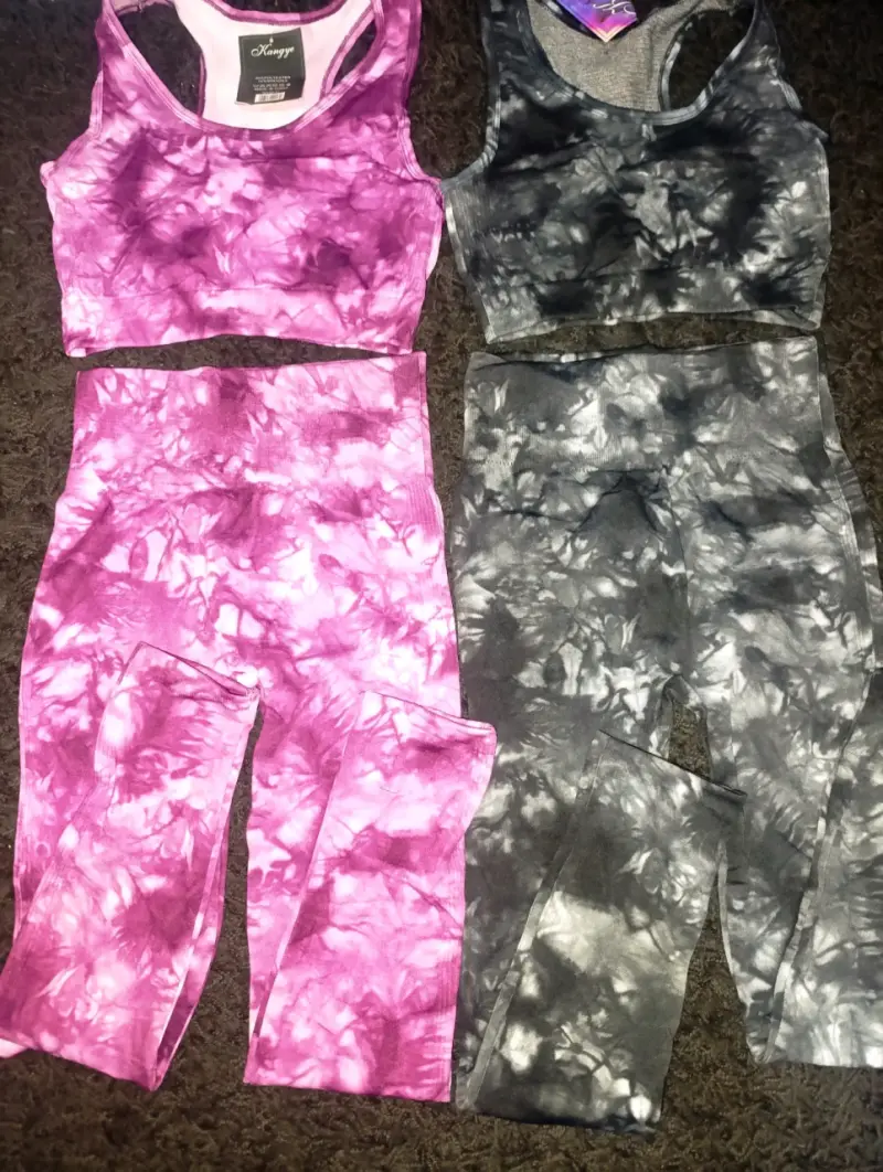 Conjunto de ropa deportiva para mujer en colores rosado y salmón - 3