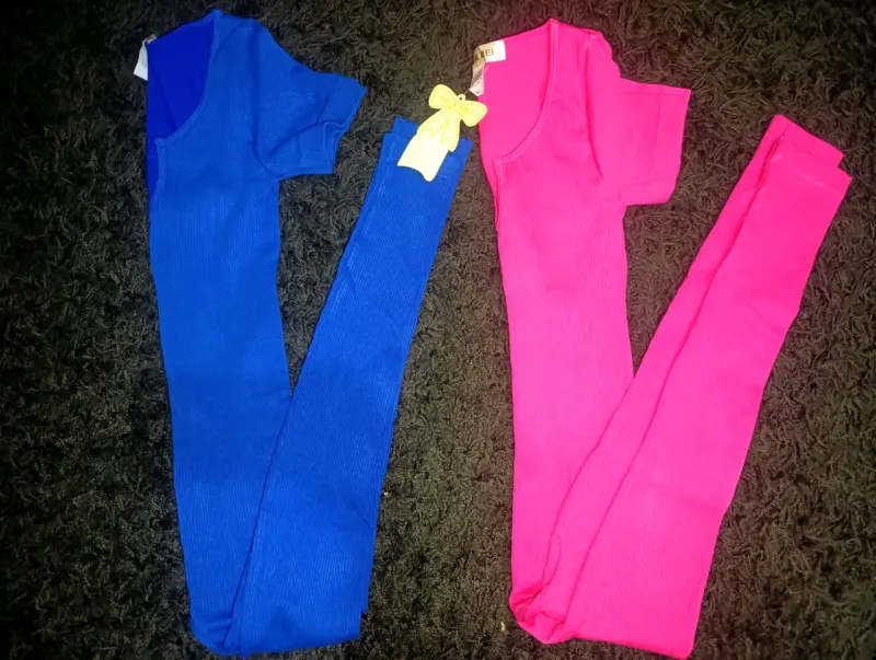 Conjunto de ropa deportiva para mujer en colores rosado y salmón - 4
