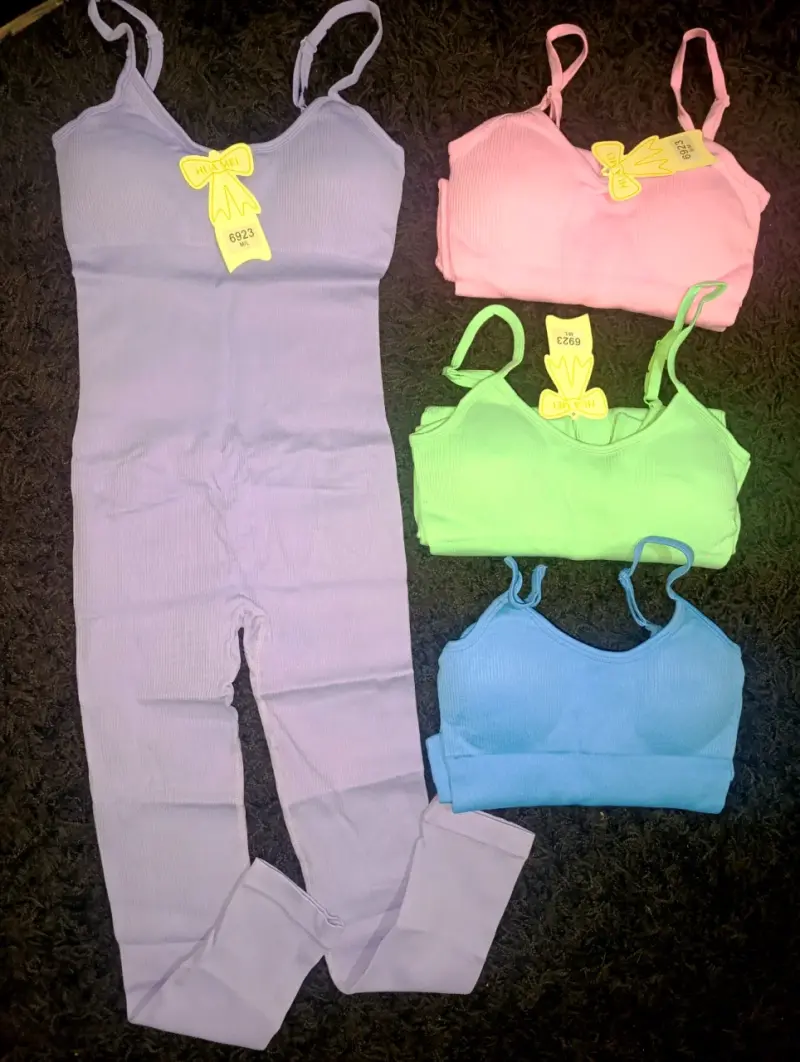 Conjunto de ropa deportiva para mujer en colores rosado y salmón - 5