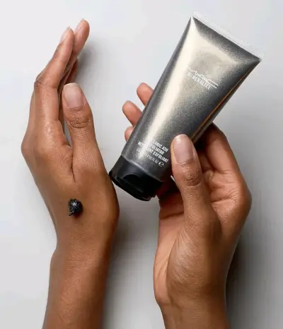 Exfoliante MAC Mineralize Volcanic Ash 100ml - miniatura 3
