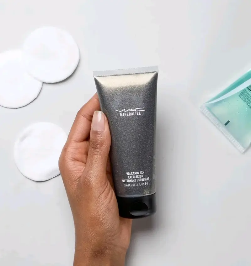 Exfoliante MAC Mineralize Volcanic Ash 100ml - 4