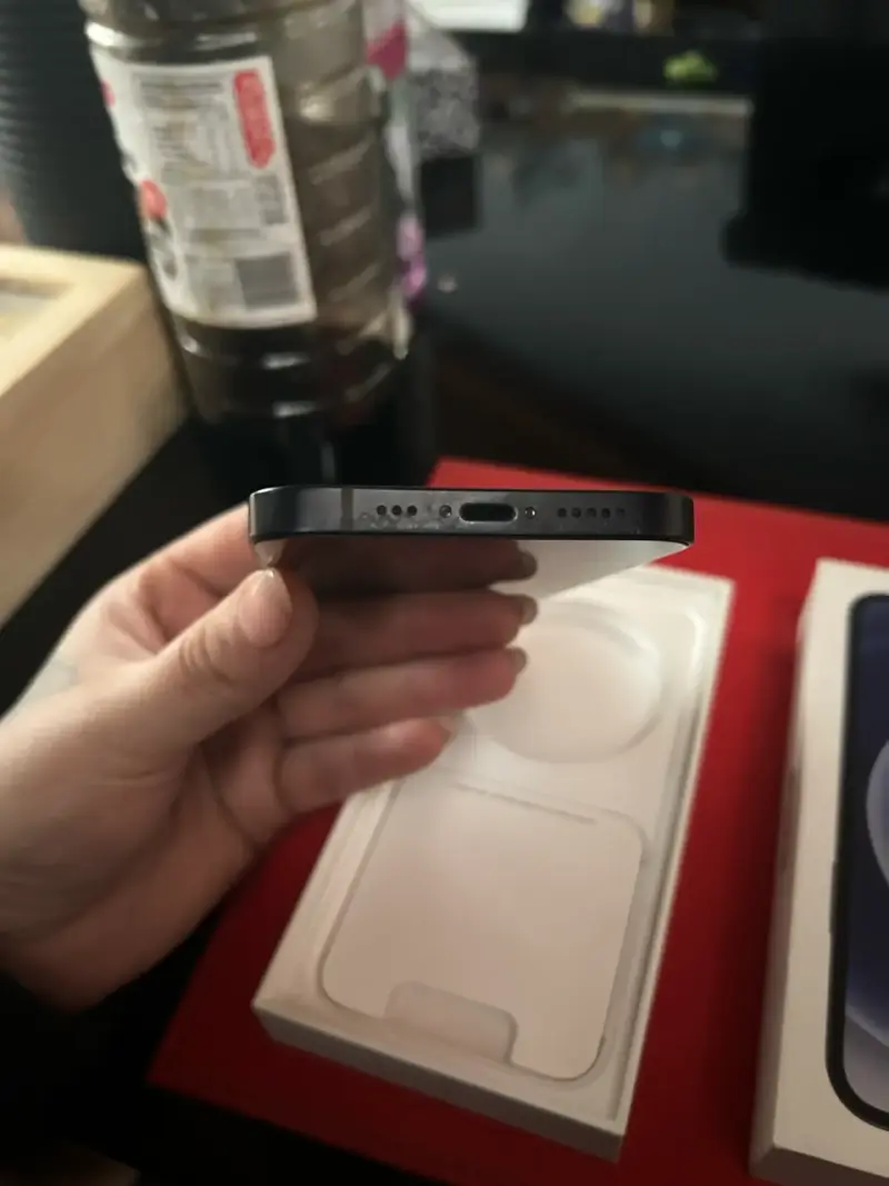 iPhone 12 en buen estado con caja original - 5