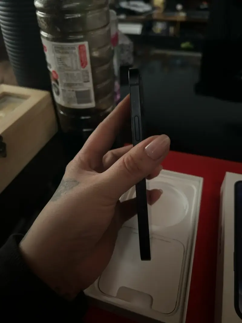 iPhone 12 en buen estado con caja original - 6