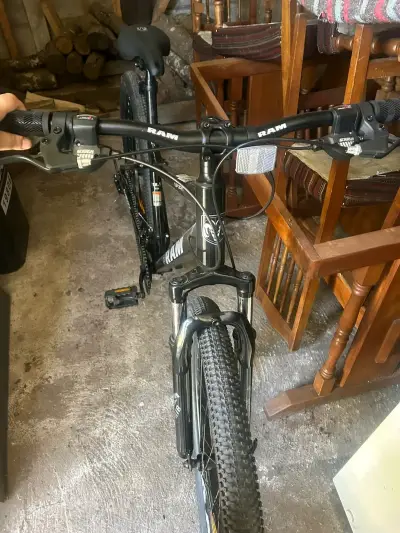 Bicicleta de montaña RAM con suspensión - miniatura 1