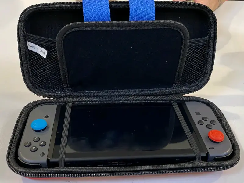 Consola portátil con estuche de transporte - 3