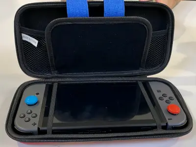Consola portátil con estuche de transporte - miniatura 3