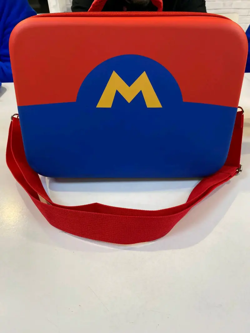 Consola portátil con estuche de transporte - 4