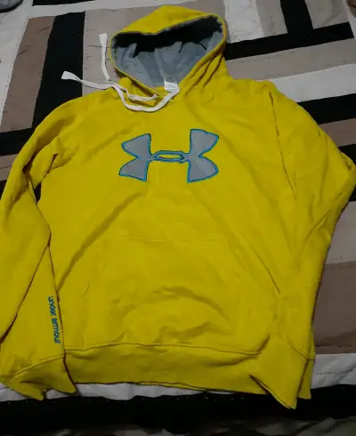 Polerón amarillo Under Armour con capucha - miniatura 1