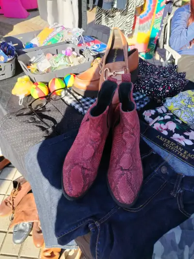 Botines de cuero rojo estilo serpiente - miniatura 1